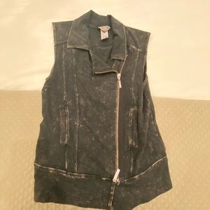 Hard Tail Vest